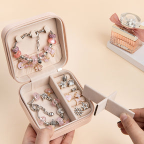 Pulseira Criativa - Kit com Pulseiras + Colares + Berloques, pingentes + Brinde Porta joias em couro