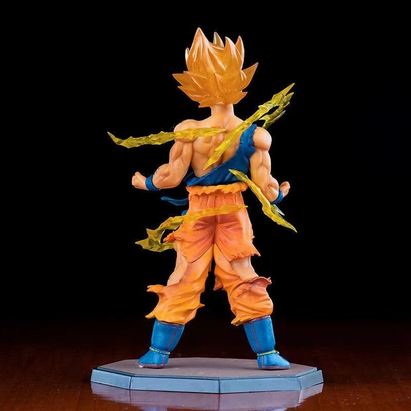 Boneco Colecionável - Goku Super Sayajin batalha contra Freeza